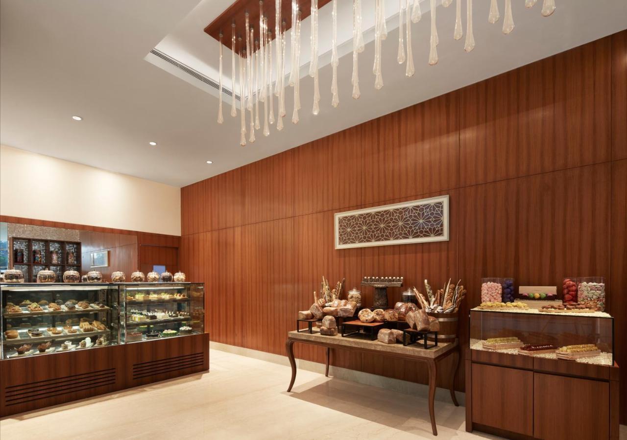 Taj Swarna, Amritsar Hotel Екстериор снимка The Pastry Shop