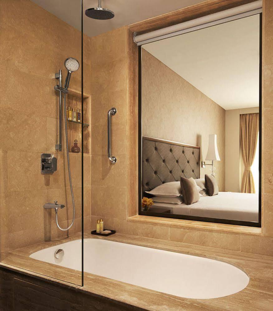 Taj Swarna, Amritsar Hotel Екстериор снимка Bathroom