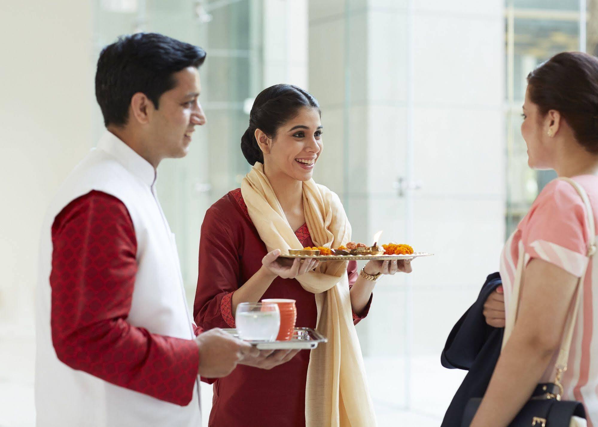 Taj Swarna, Amritsar Hotel Екстериор снимка Indian people greeting each other