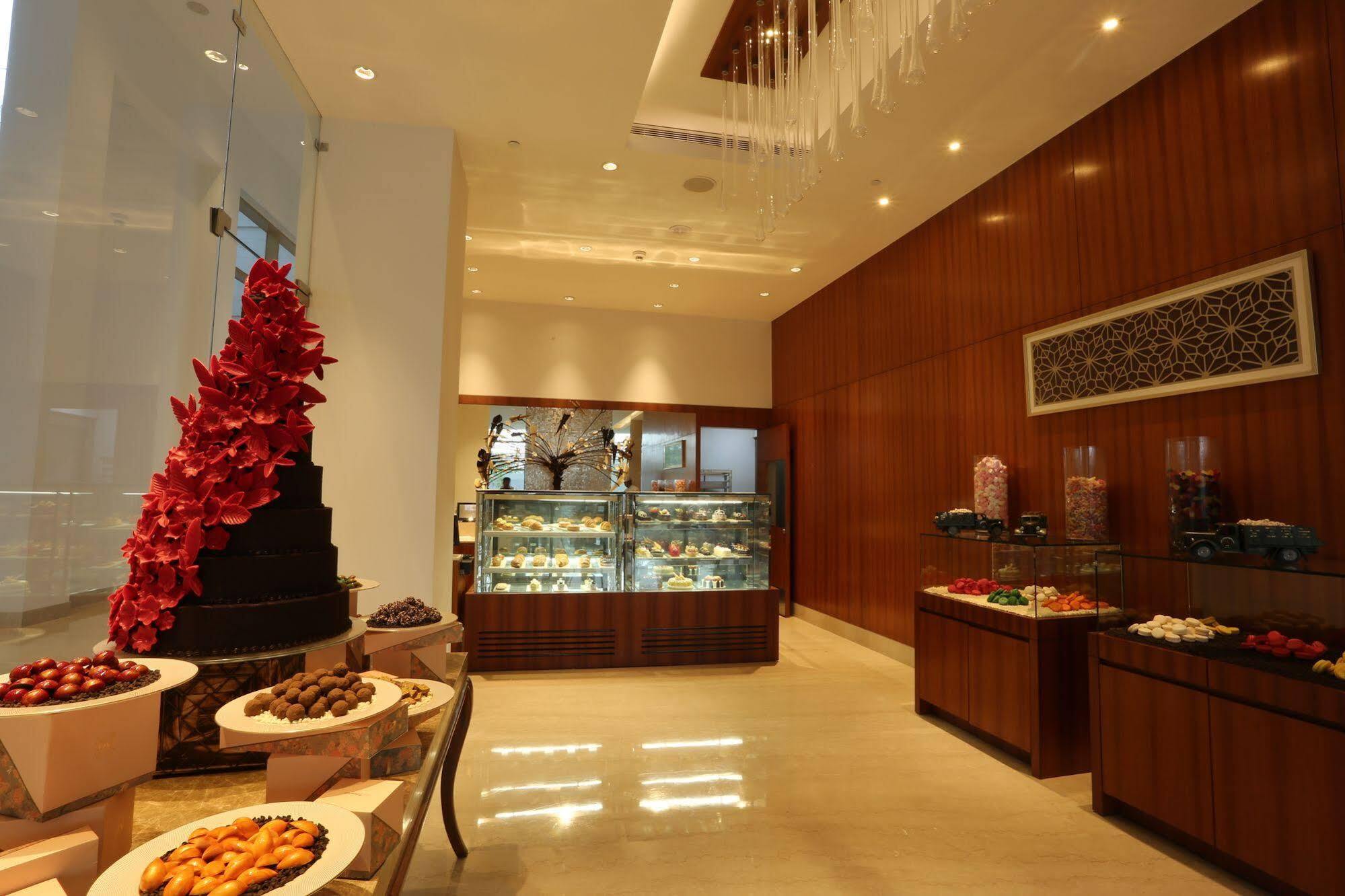 Taj Swarna, Amritsar Hotel Екстериор снимка The Pastry Shop
